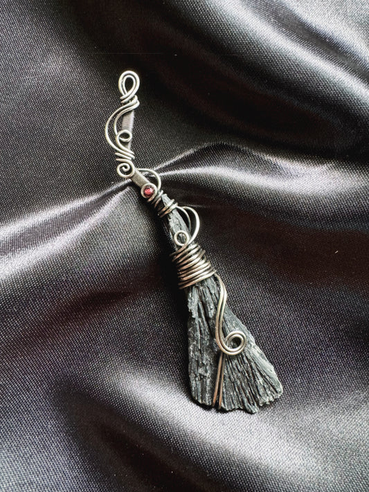 925 silver black kyanite & garnet broomstick